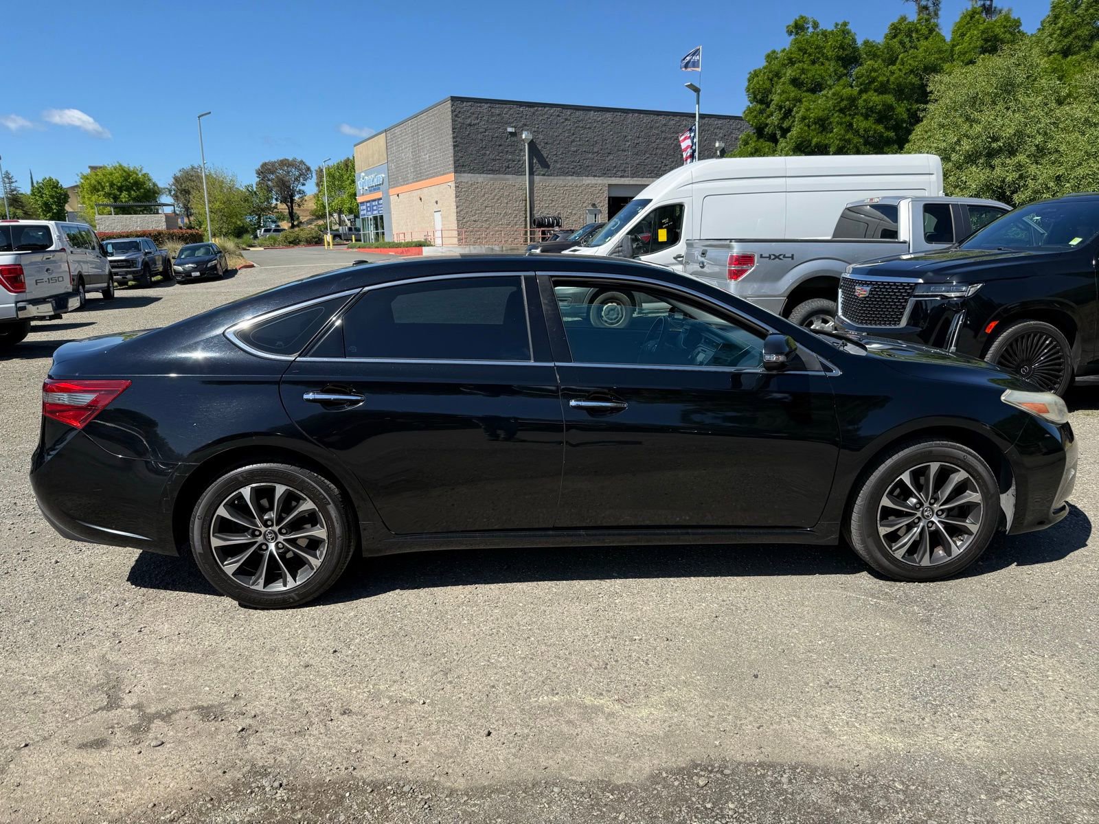 Used 2018 Toyota Avalon XLE image 6