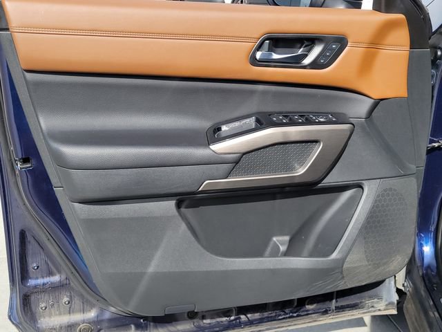 Used 2023 Nissan Pathfinder Platinum AWD/4WD image 7