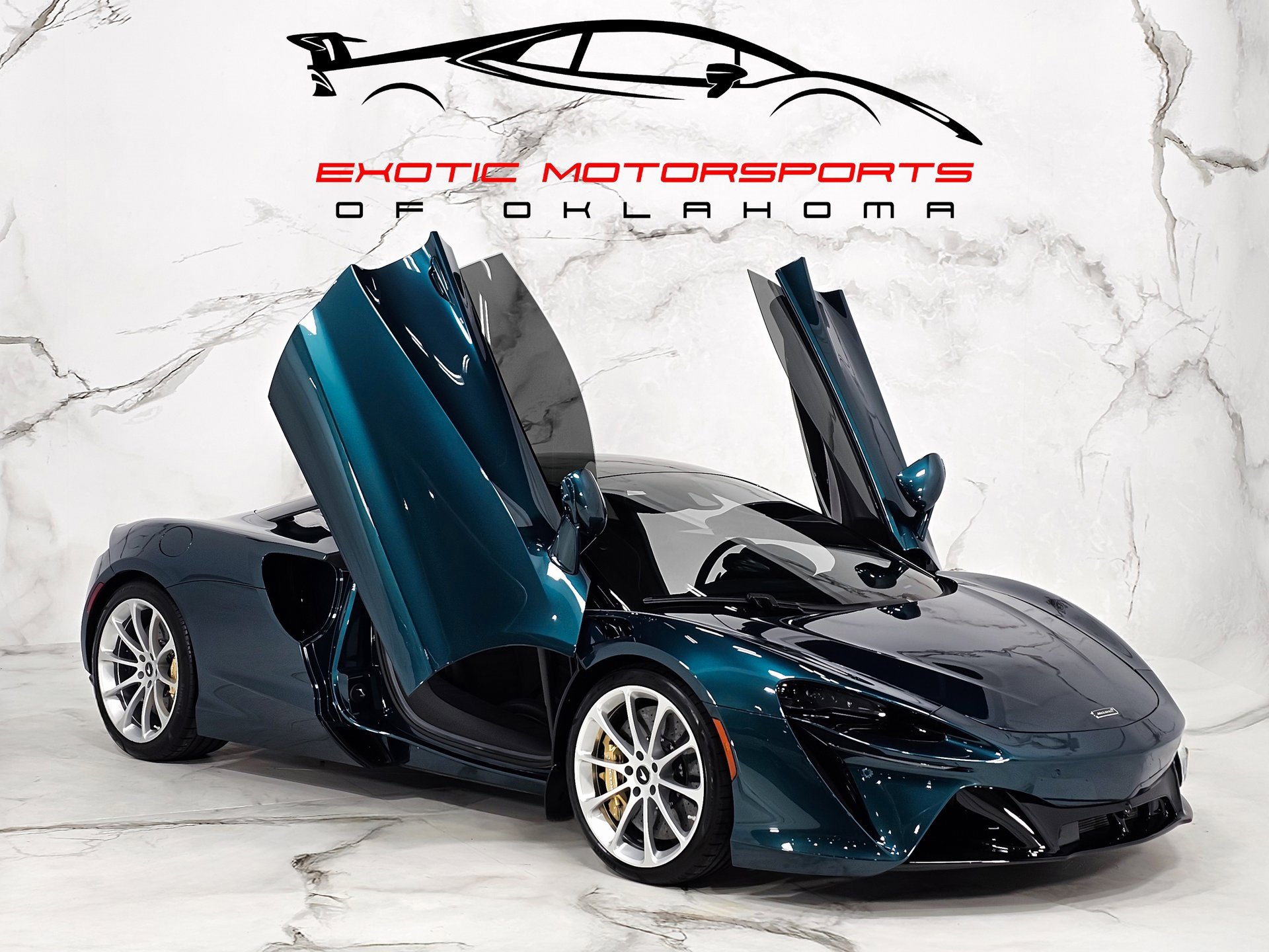 Used 2023 McLaren Artura image 1
