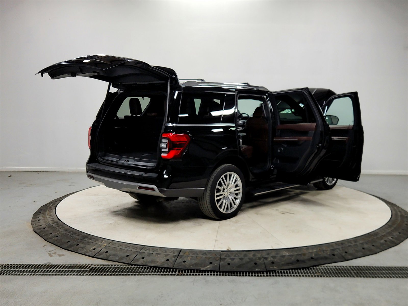 Used 2024 Ford Expedition Limited image 15