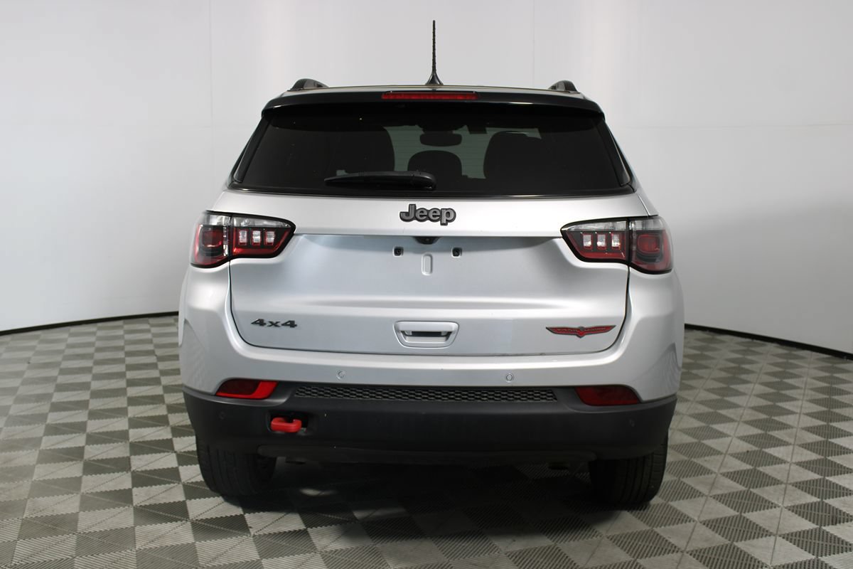 Used 2025 Jeep Compass Trailhawk AWD/4WD image 5