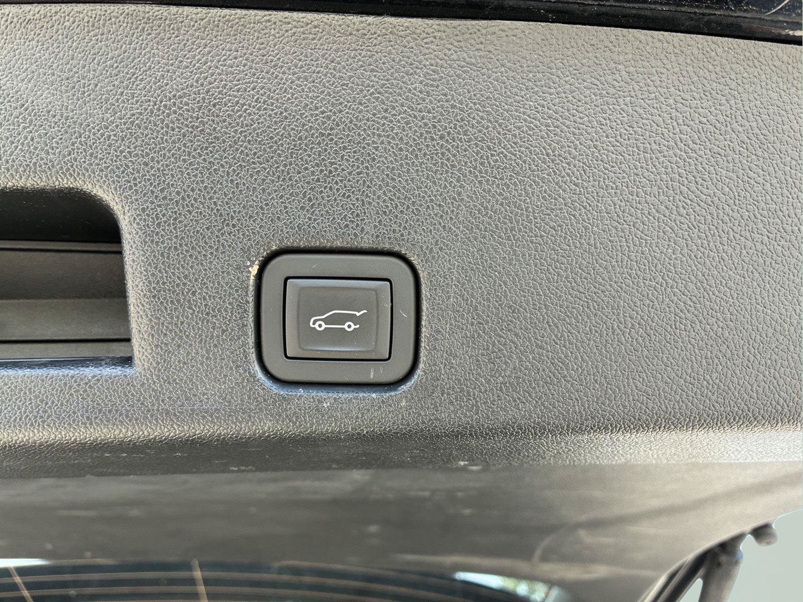 Used 2025 GMC Acadia Elevation AWD/4WD image 11