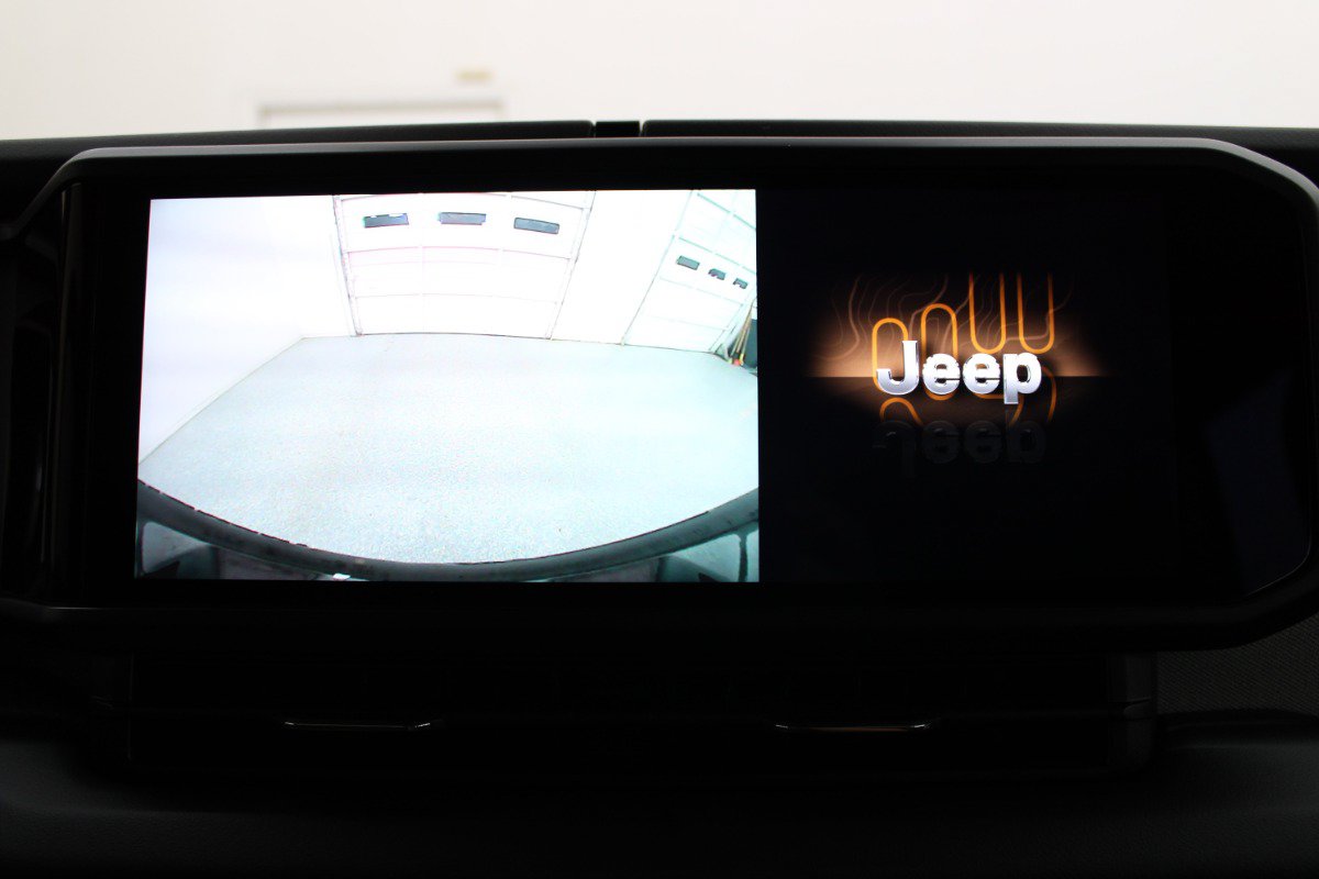 Used 2025 Jeep Wrangler Unlimited Sahara AWD/4WD image 13