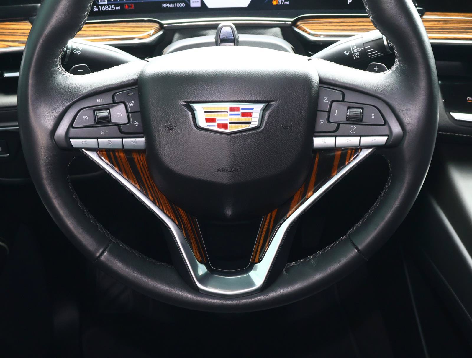 Used 2024 Cadillac Escalade ESV Premium Luxury RWD image 14