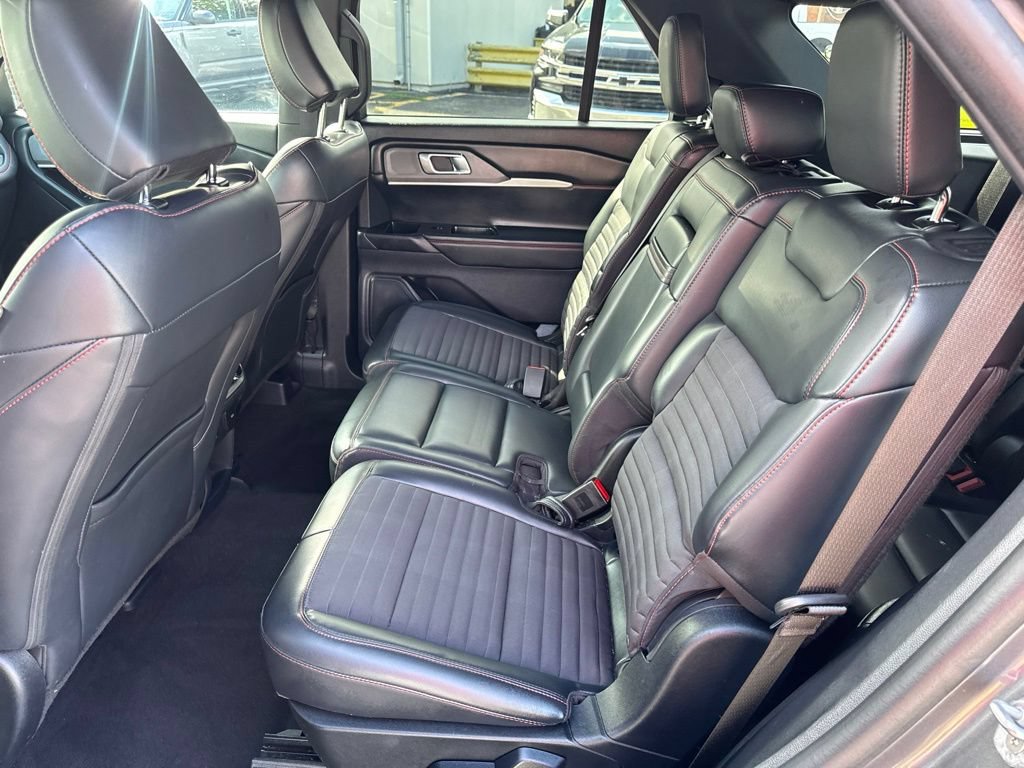 Certified 2025 Ford Explorer ST-Line w/ ST-Line Street Pack AWD/4WD image 30