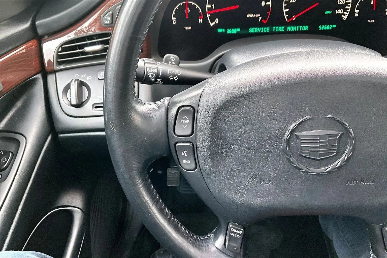 Used 2002 Cadillac De Ville DTS w/ Premium Equipment Pkg image 17