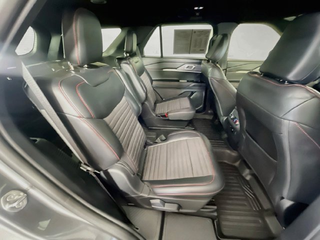 Used 2025 Ford Explorer ST-Line w/ Premium Package RWD image 30