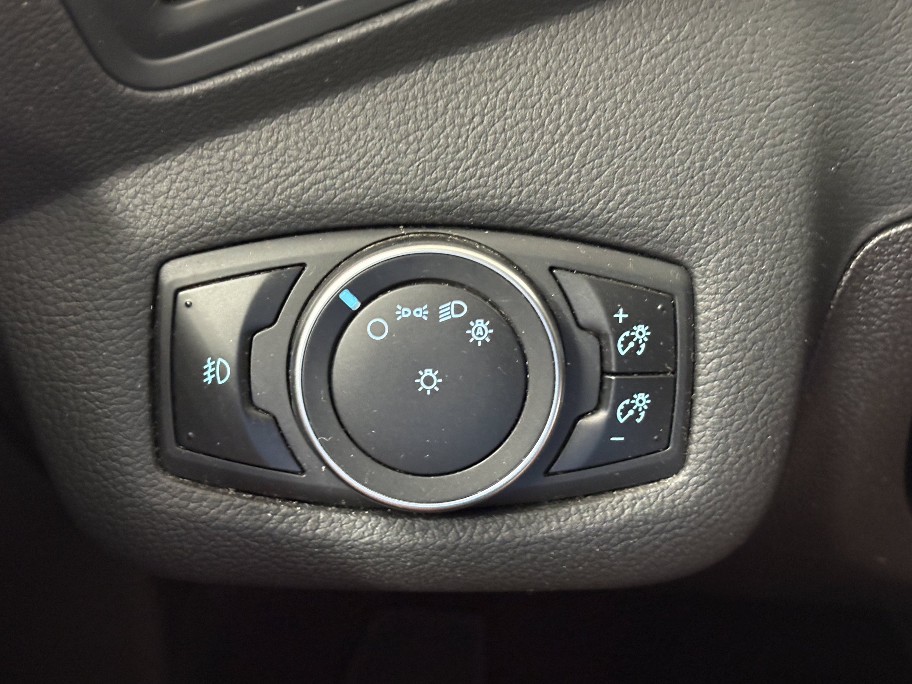 Used 2015 Ford Escape SE AWD/4WD image 16