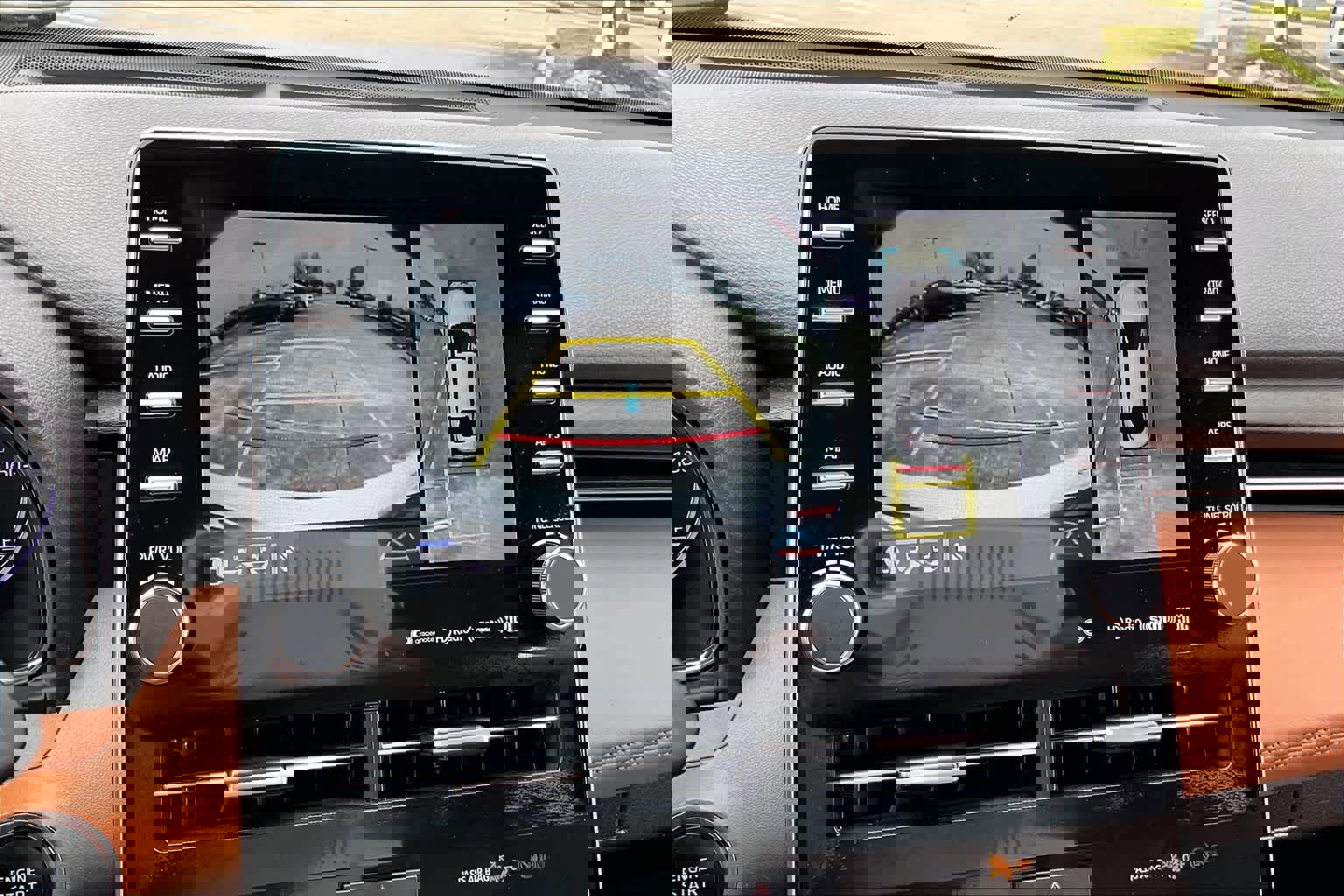 Used 2019 Toyota Avalon Limited image 25