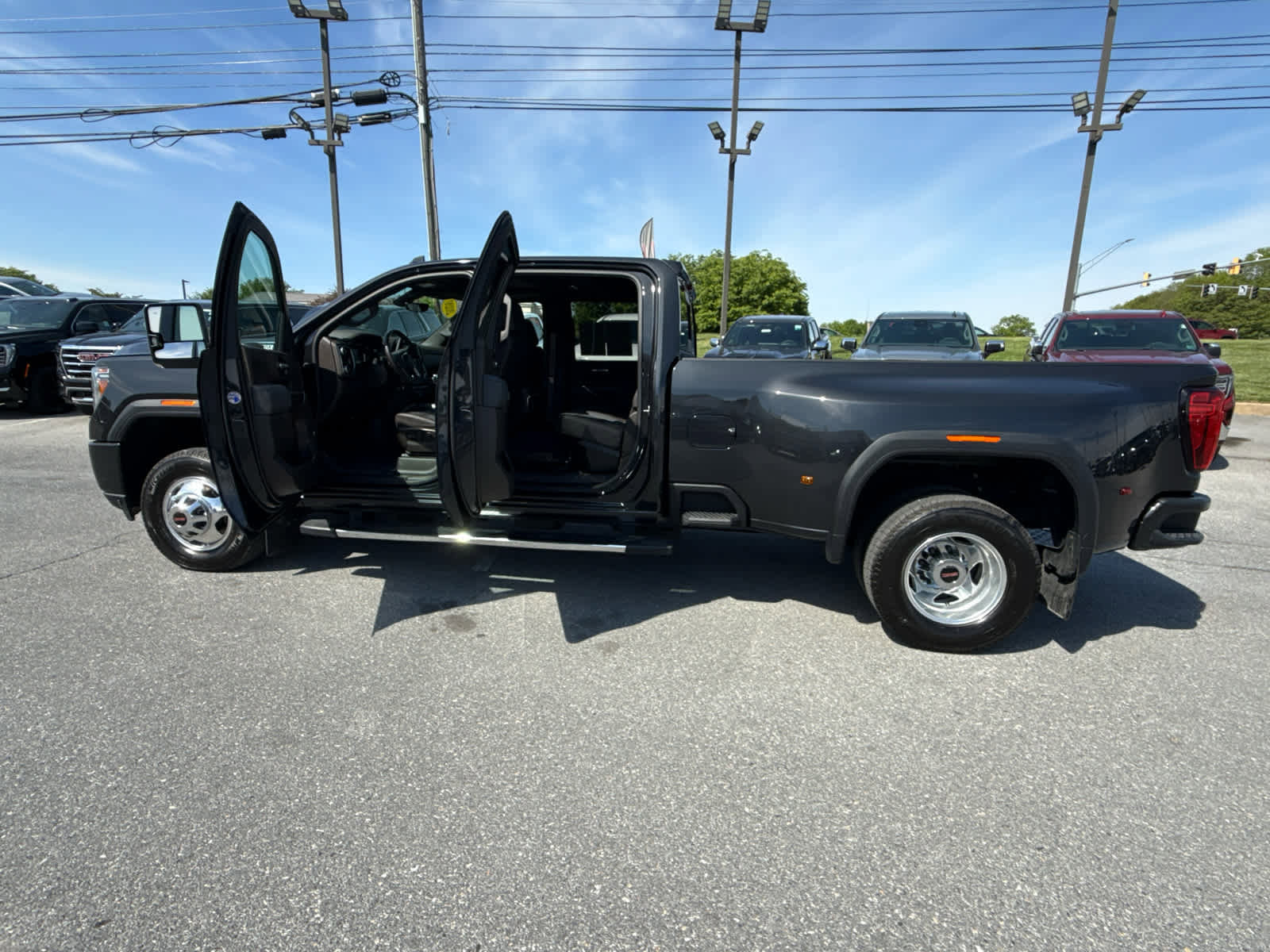 Used 2020 GMC Sierra 3500 Denali w/ Denali Ultimate Package AWD/4WD image 17