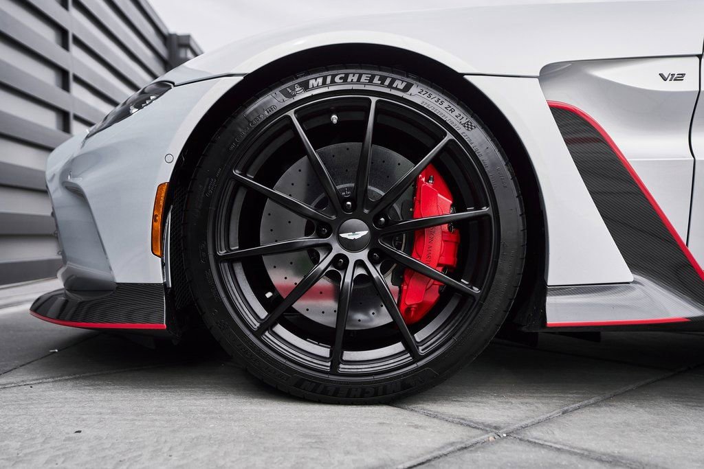 Used 2023 Aston Martin V12 Vantage image 3