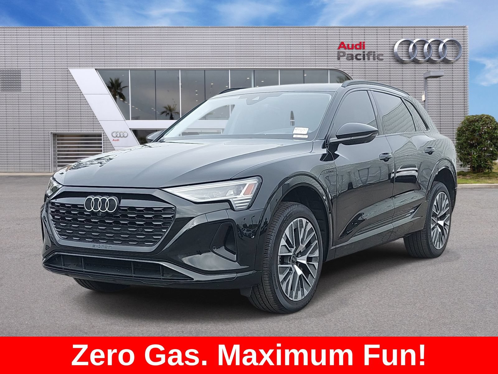 Used 2024 Audi Q8 e-tron Prestige w/ Prestige Package AWD/4WD image 1