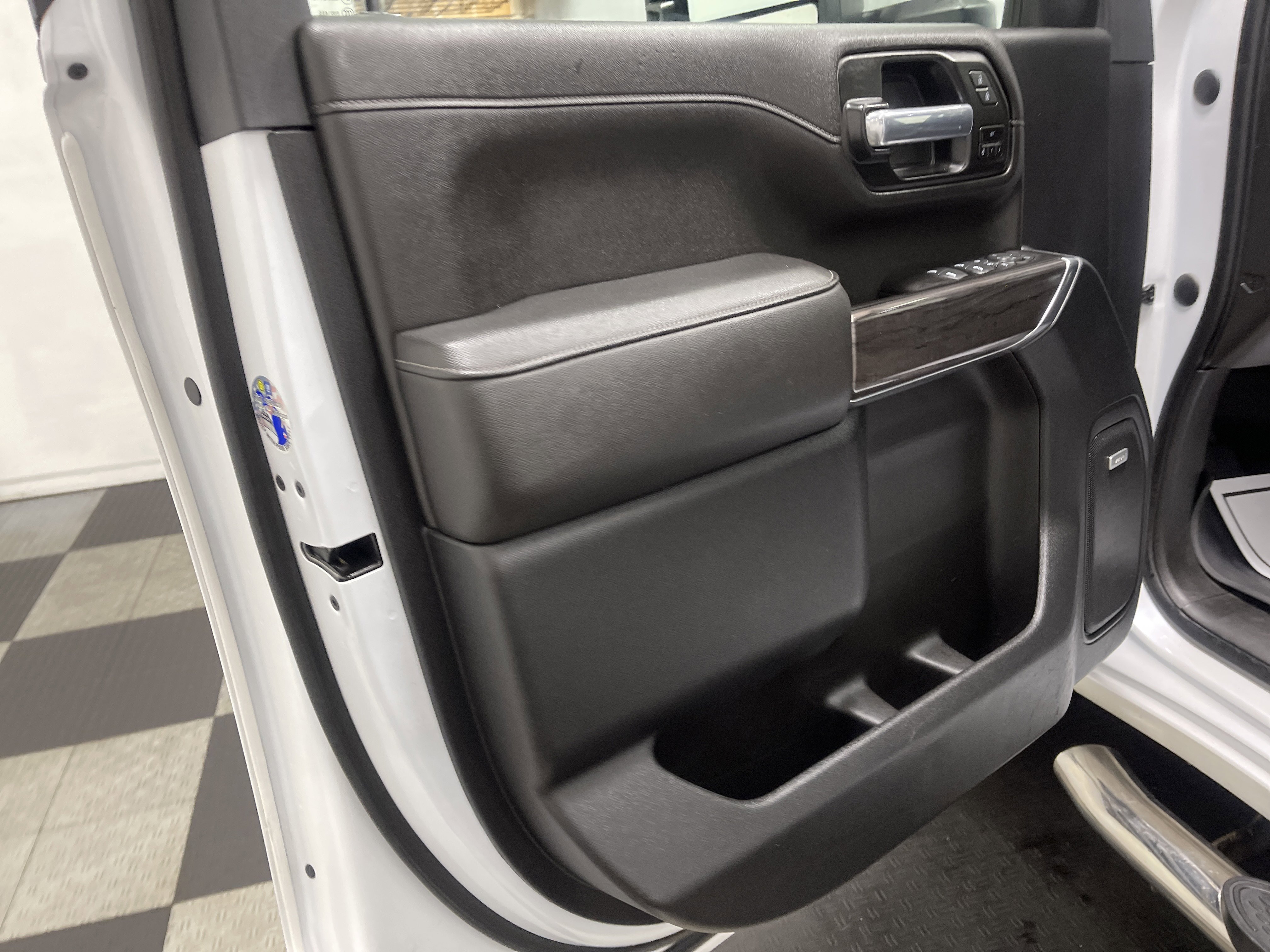 Used 2021 Chevrolet Silverado 3500 LTZ w/ LTZ Convenience Package image 10