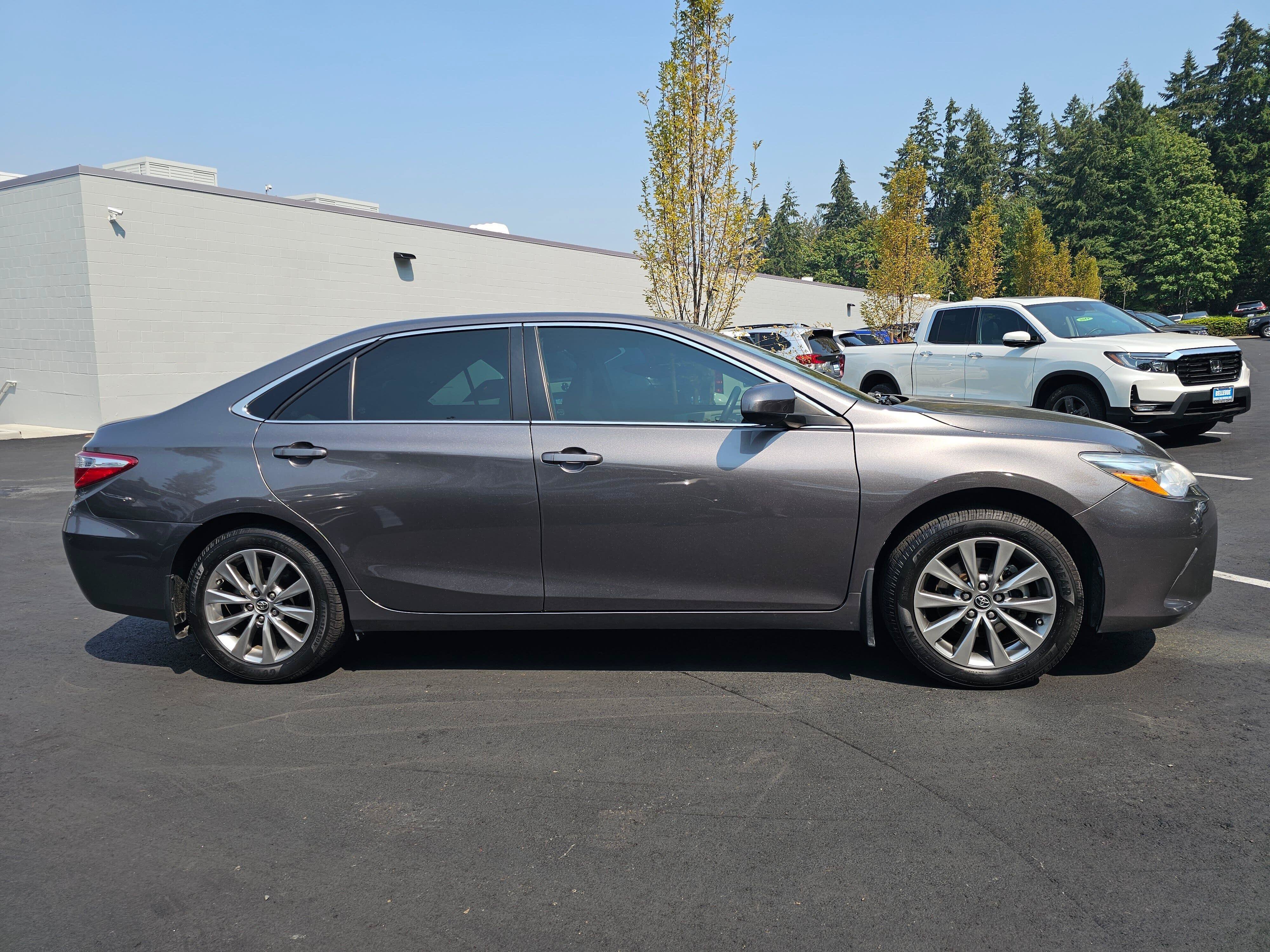 Used 2017 Toyota Camry XLE FWD image 8