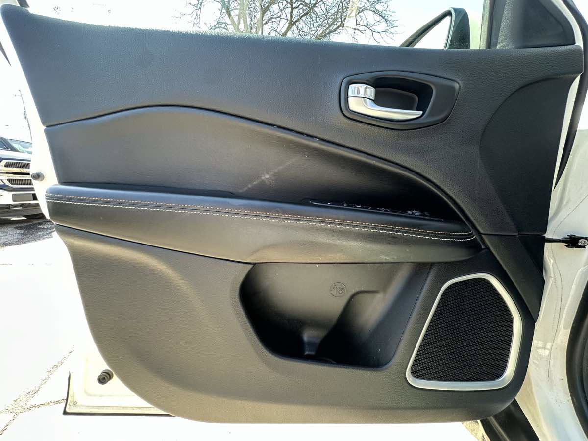 Used 2019 Jeep Compass Latitude image 22