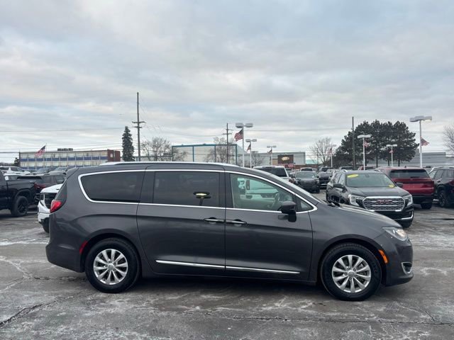 Used 2018 Chrysler Pacifica Touring-L Plus image 4