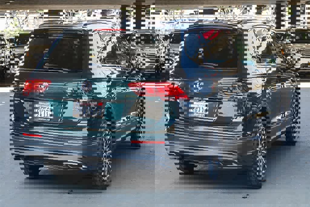 Used 2019 Volkswagen Tiguan SE w/ Panoramic Sunroof Package image 6