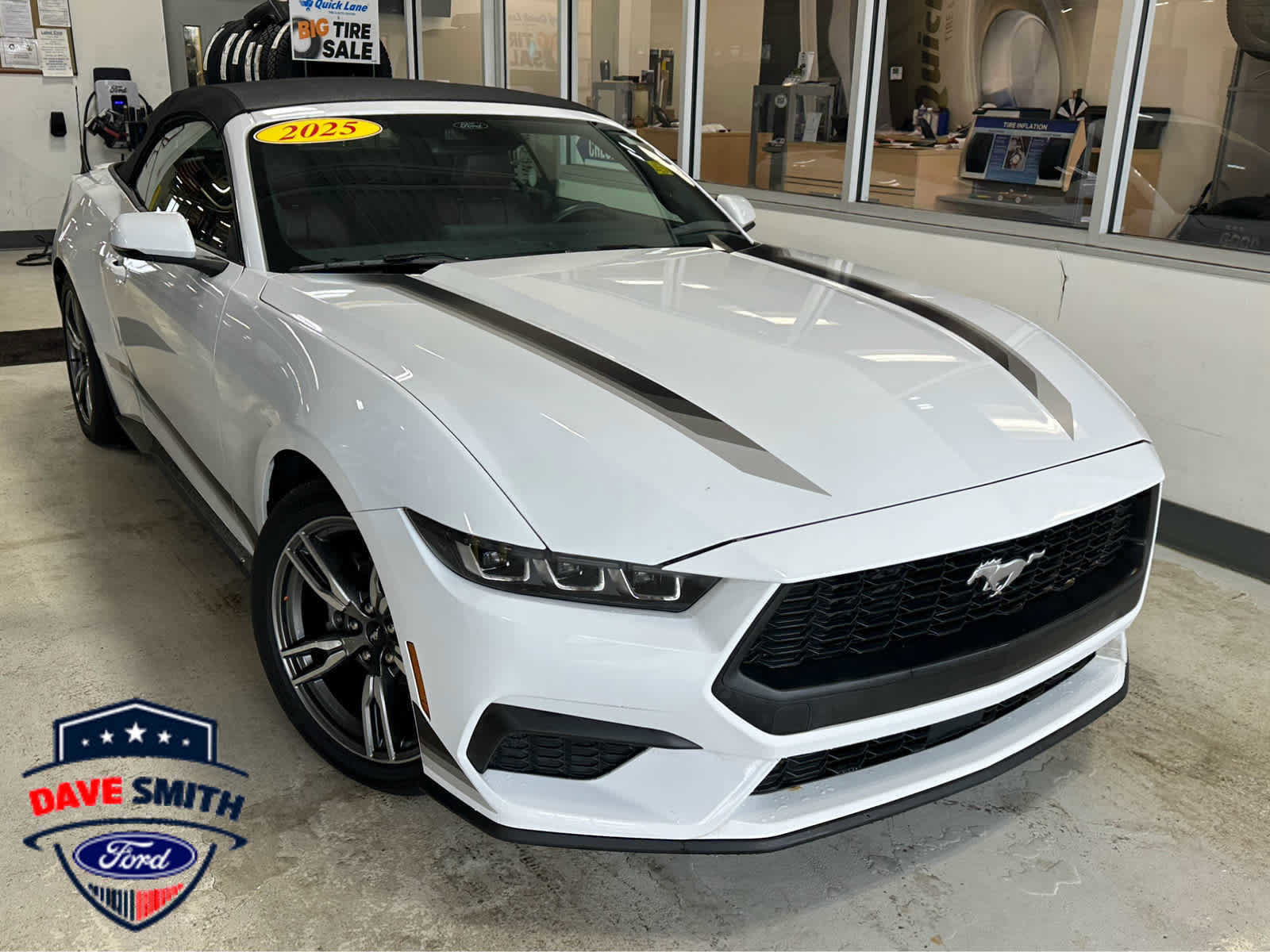 Used 2025 Ford Mustang Premium image 2