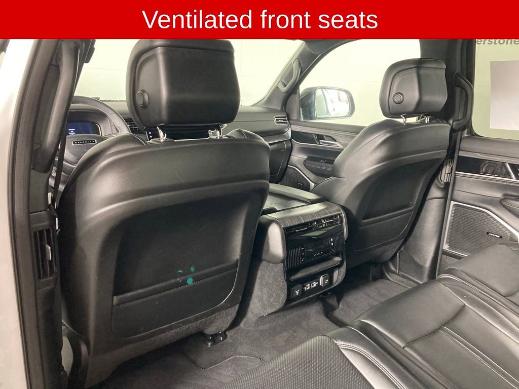 Used 2023 Jeep Wagoneer L Series III w/ Preferred Equipment Group image 15