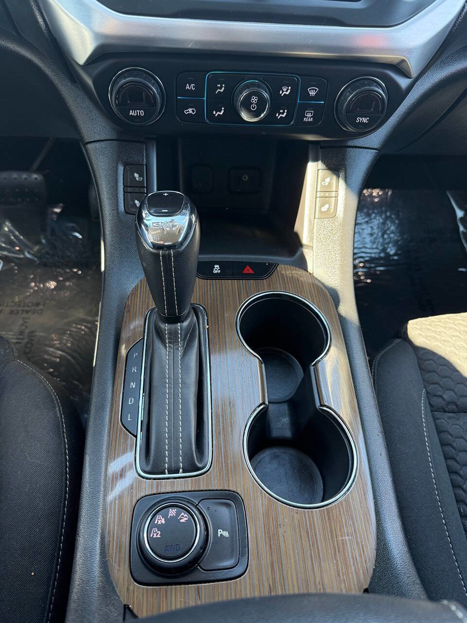 Used 2019 GMC Acadia SLE w/ Driver Alert Package I image 11