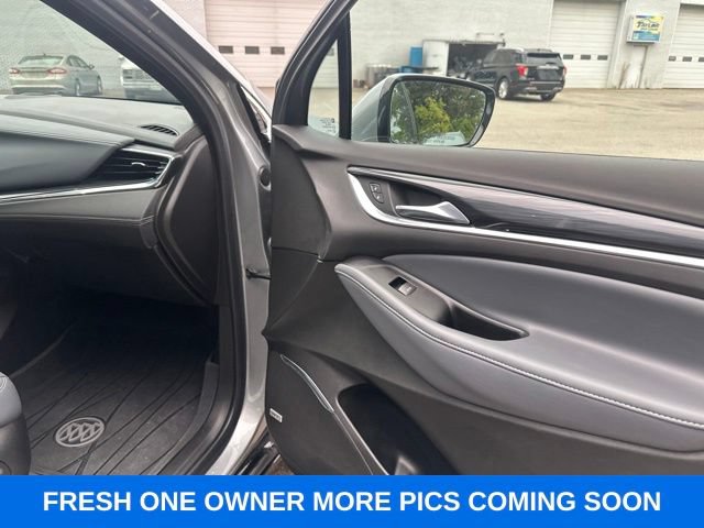 Used 2023 Buick Enclave Premium FWD image 9