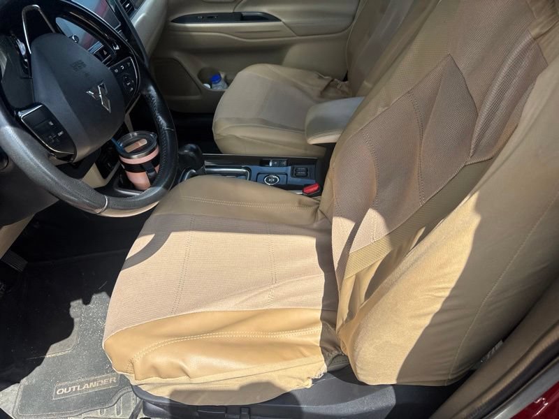 Used 2019 Mitsubishi Outlander SEL AWD/4WD image 2