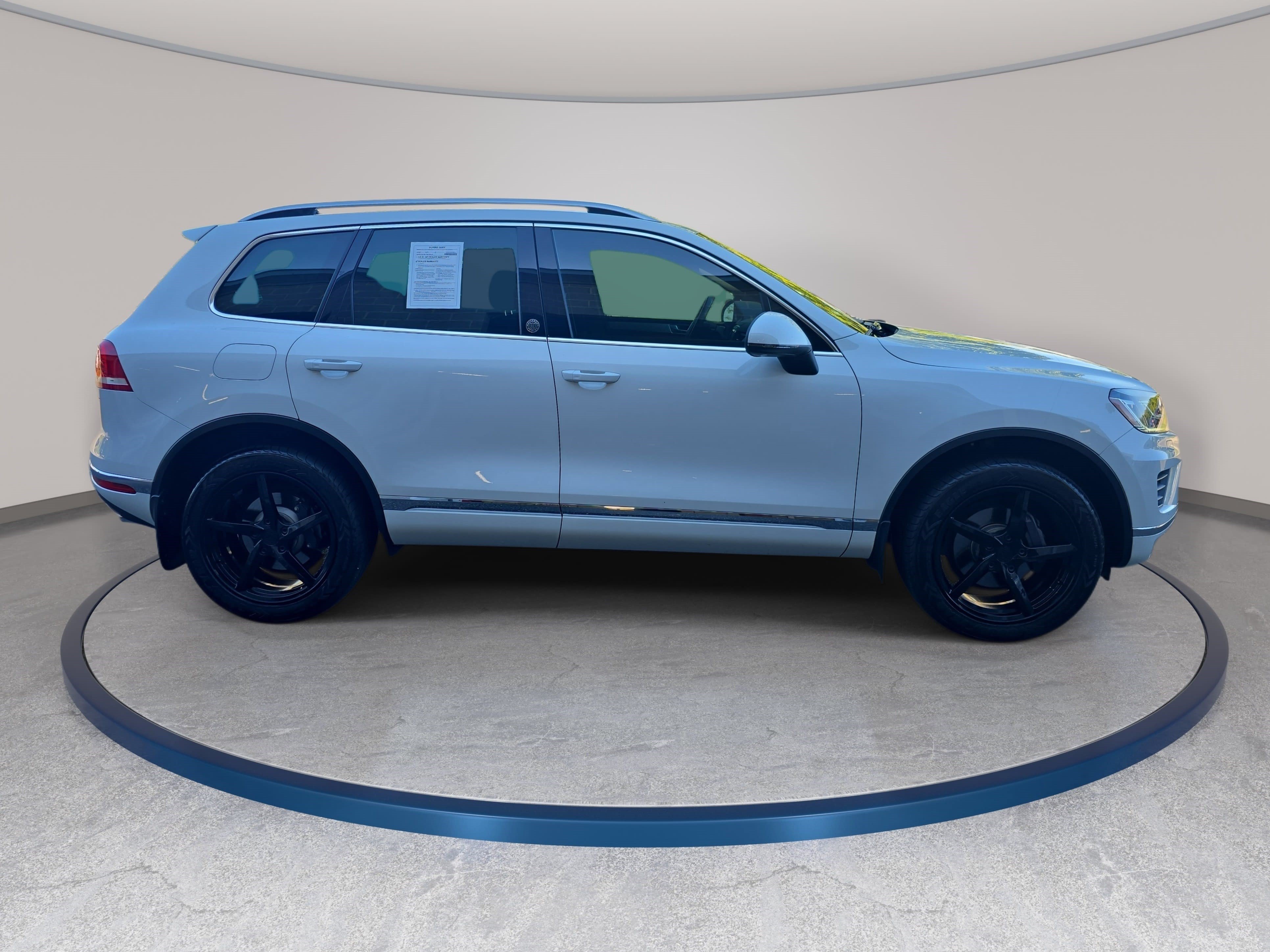 Used 2017 Volkswagen Touareg Wolfsburg Edition AWD/4WD image 4