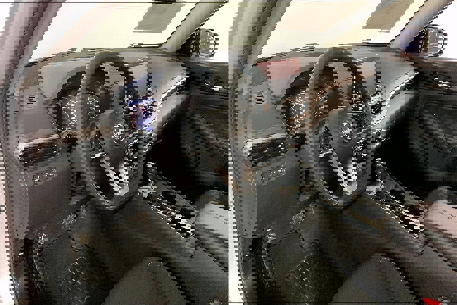 Used 2025 Nissan Altima 2.5 SV image 14