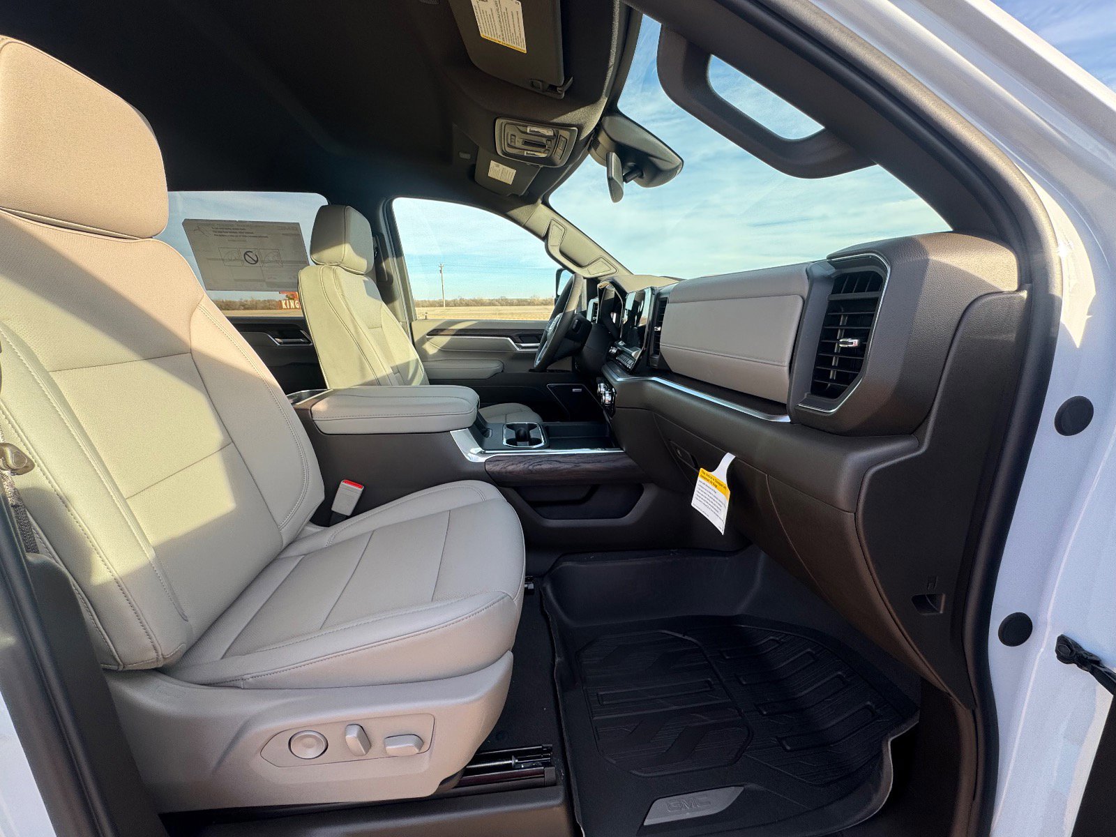 New 2026 GMC Sierra 2500 SLT w/ SLT Premium Package image 17