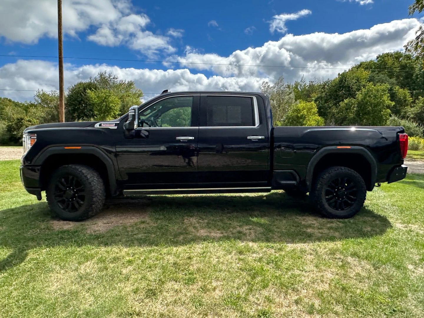 Used 2021 GMC Sierra 2500 Denali w/ Denali Black Diamond Edition image 9