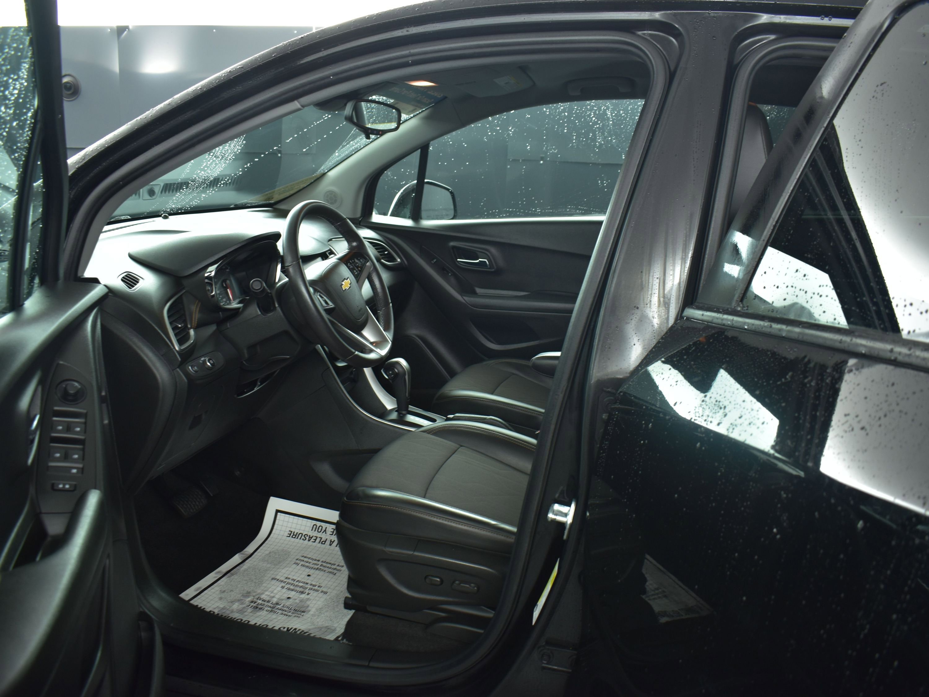 Used 2022 Chevrolet Trax LT w/ LT Convenience Package image 14