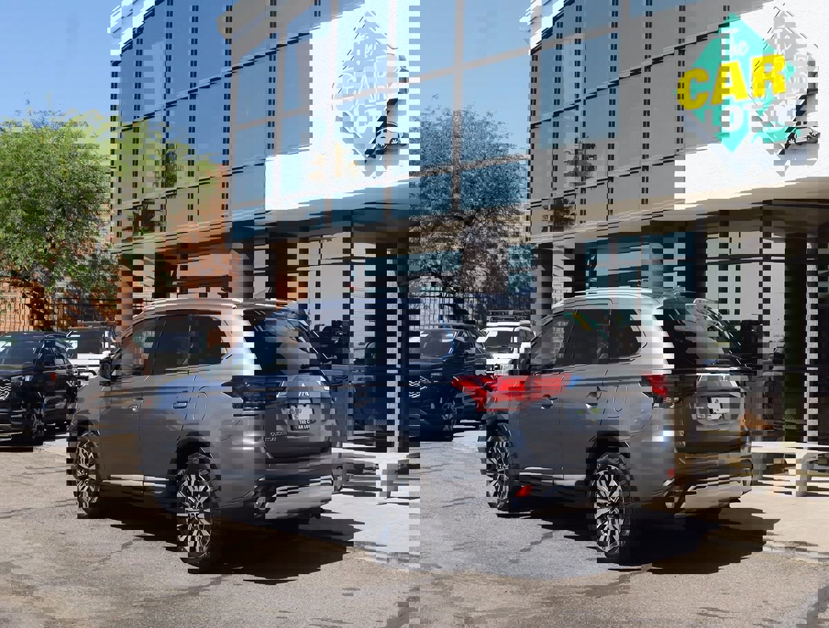 Used 2020 Mitsubishi Outlander SE image 9