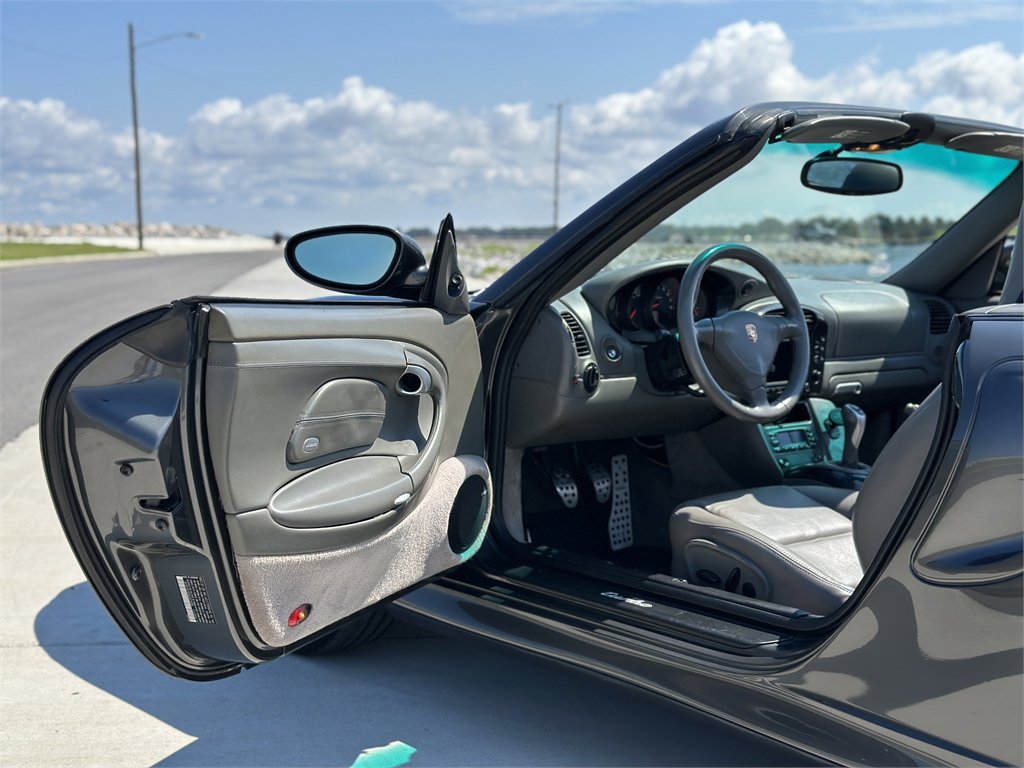 Used 2004 Porsche 911 Turbo image 11