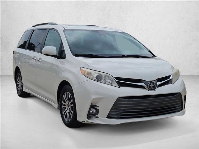 Used 2018 Toyota Sienna XLE FWD video 3