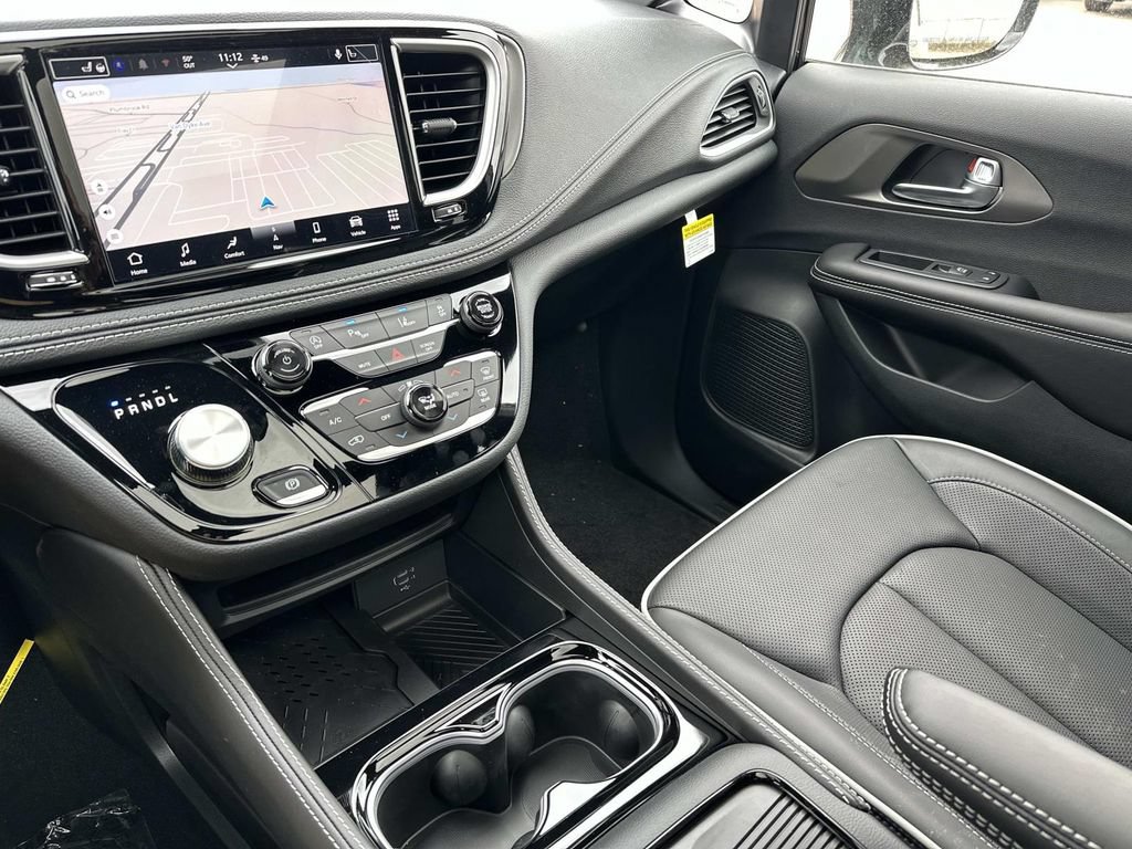New 2027 Chrysler Pacifica Limited AWD/4WD image 19