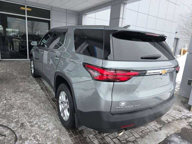 Used 2023 Chevrolet Traverse LS image 2