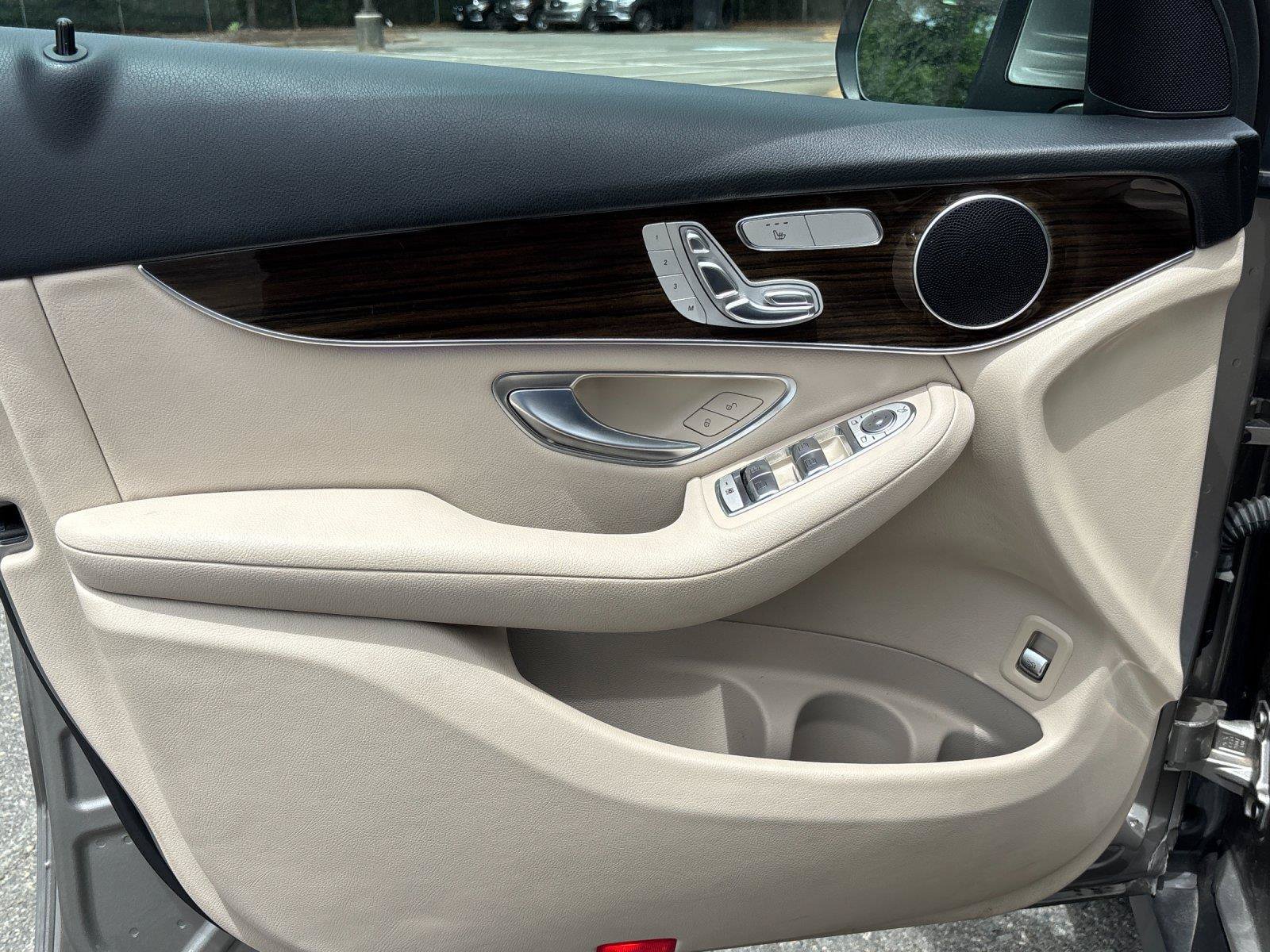 Used 2021 Mercedes-Benz GLC 300 4MATIC image 13