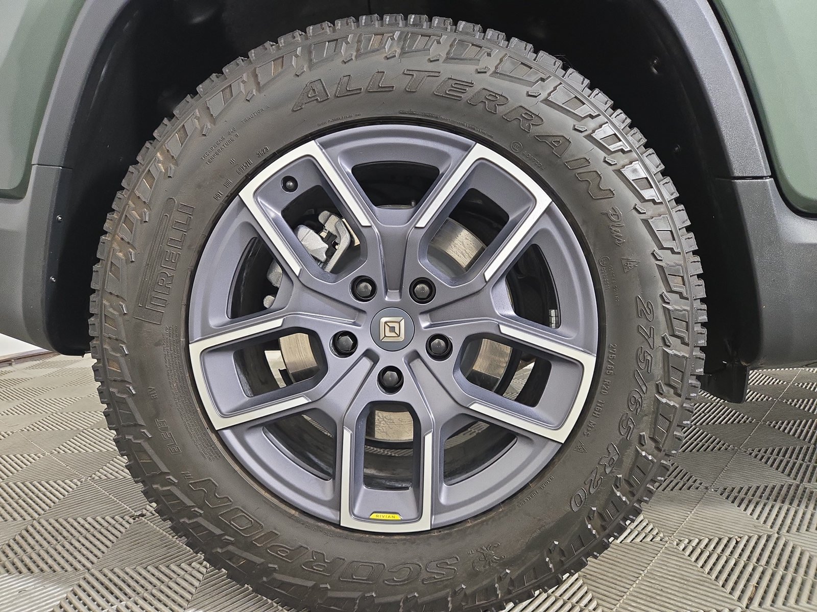 Used 2024 Rivian R1T Adventure Dual AWD/4WD image 12