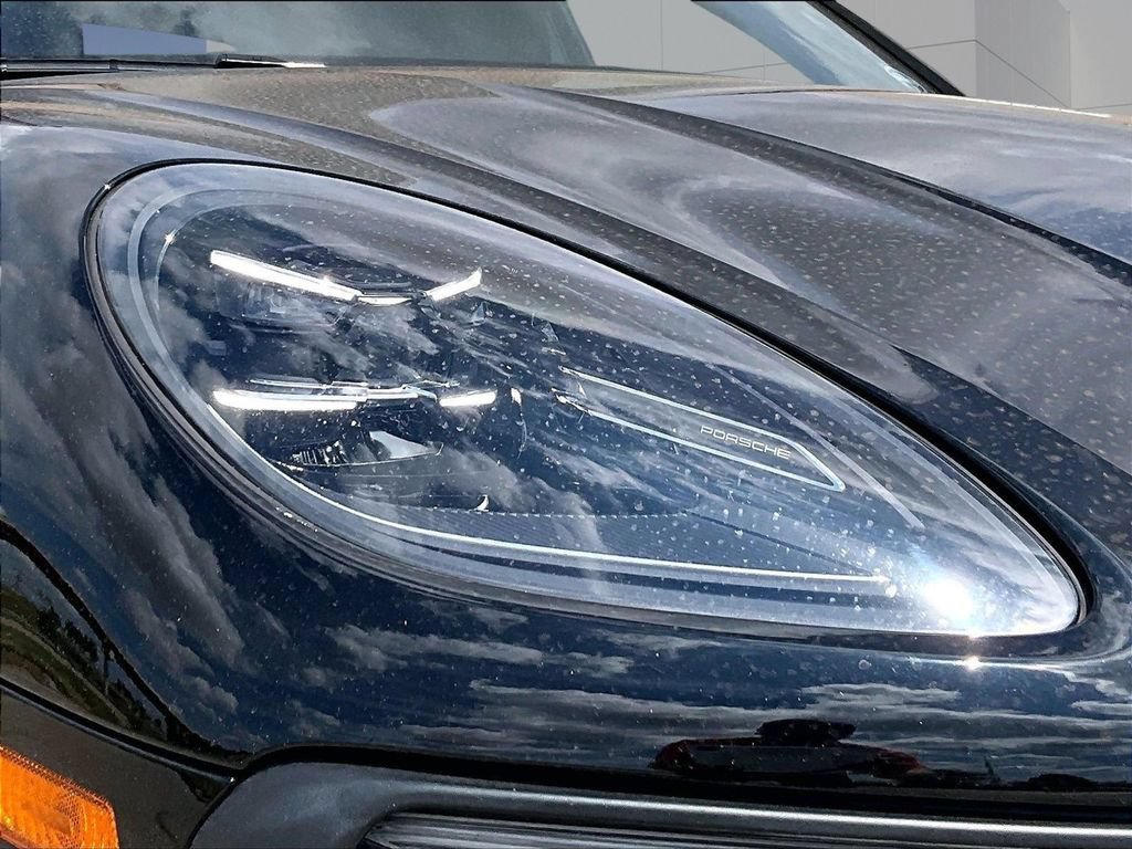 Used 2024 Porsche Macan Turbo AWD/4WD image 12