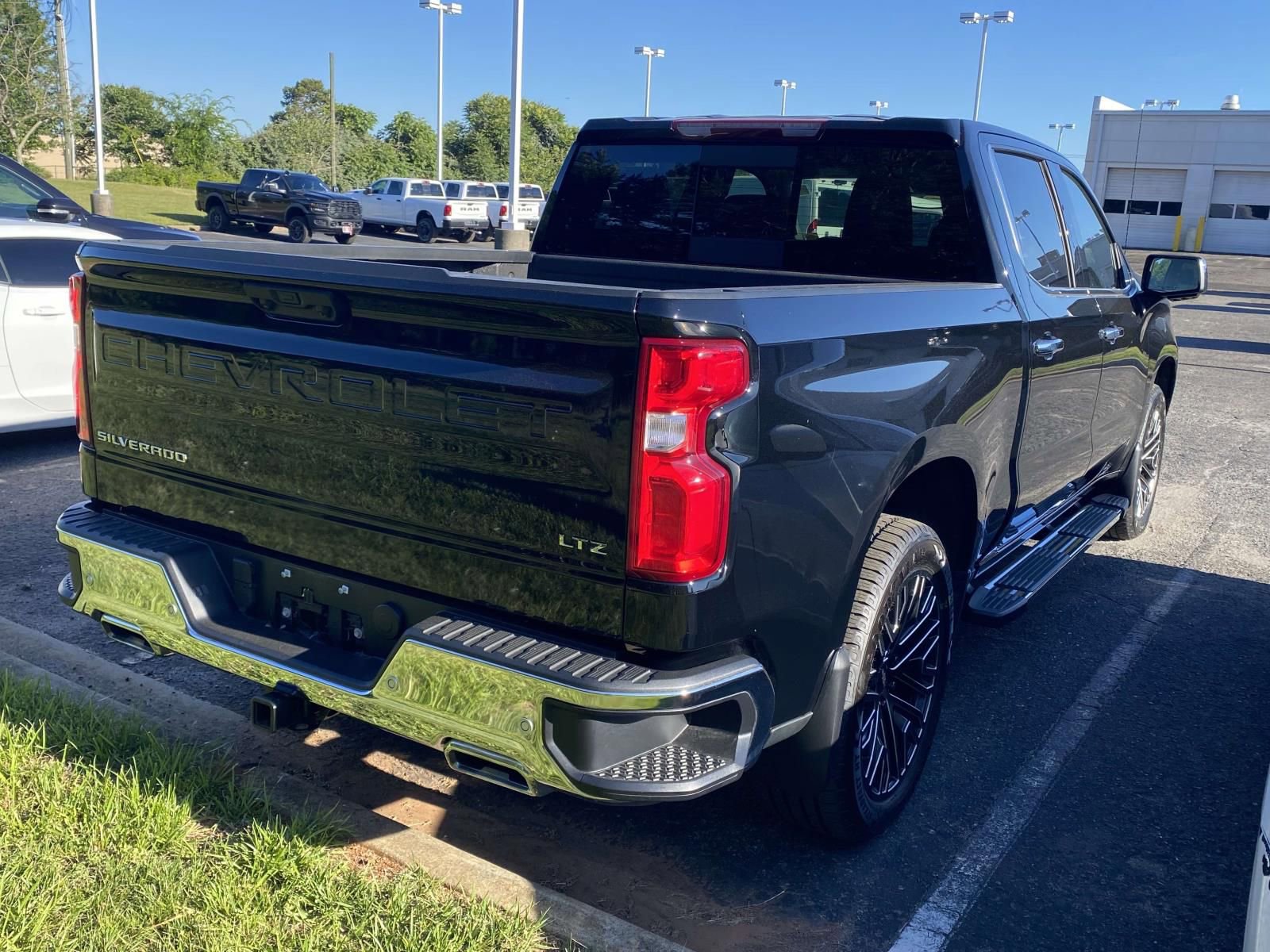 Used 2025 Chevrolet Silverado 1500 LTZ AWD/4WD image 7