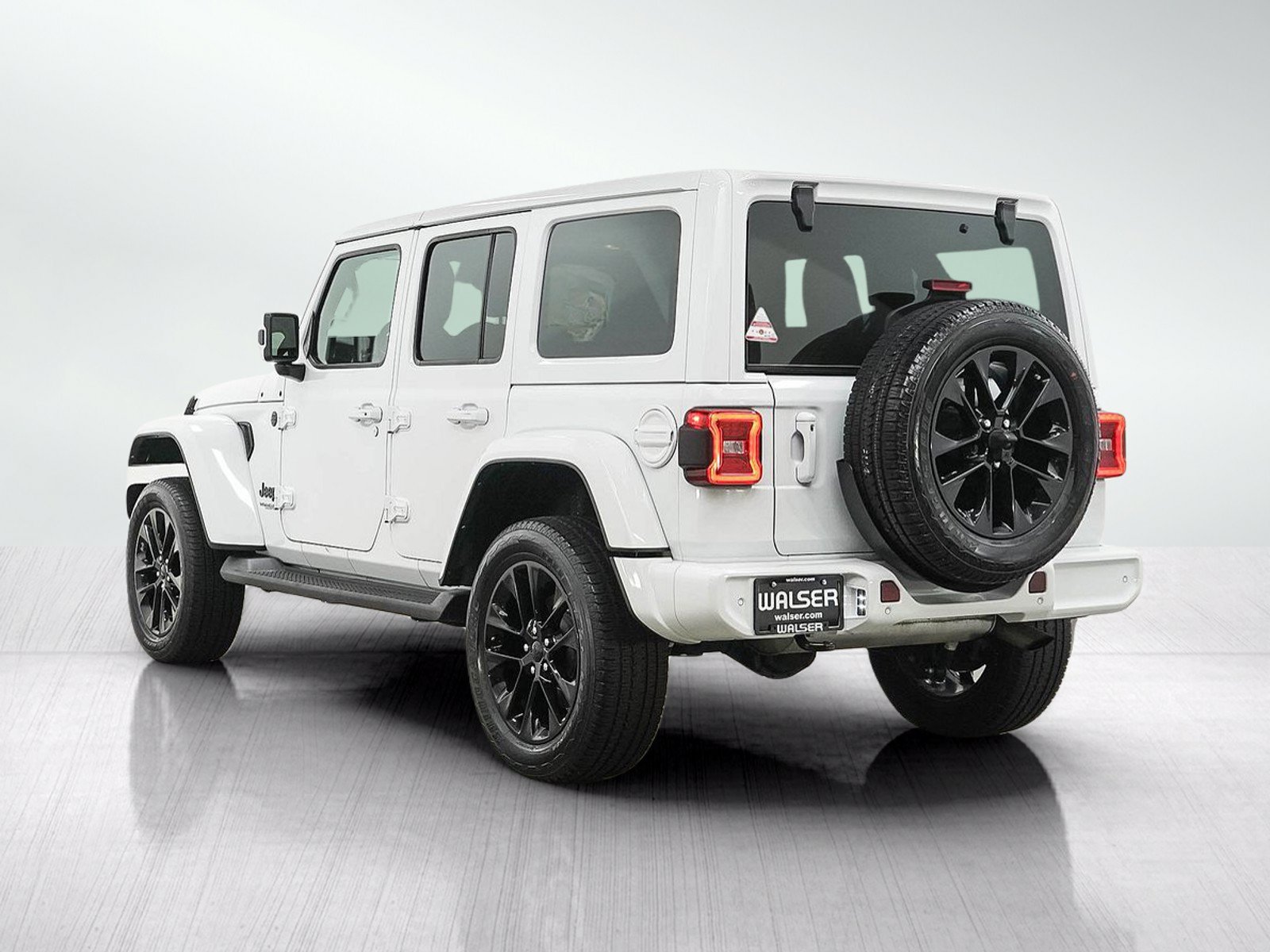 Used 2021 Jeep Wrangler Unlimited Sahara AWD/4WD image 3