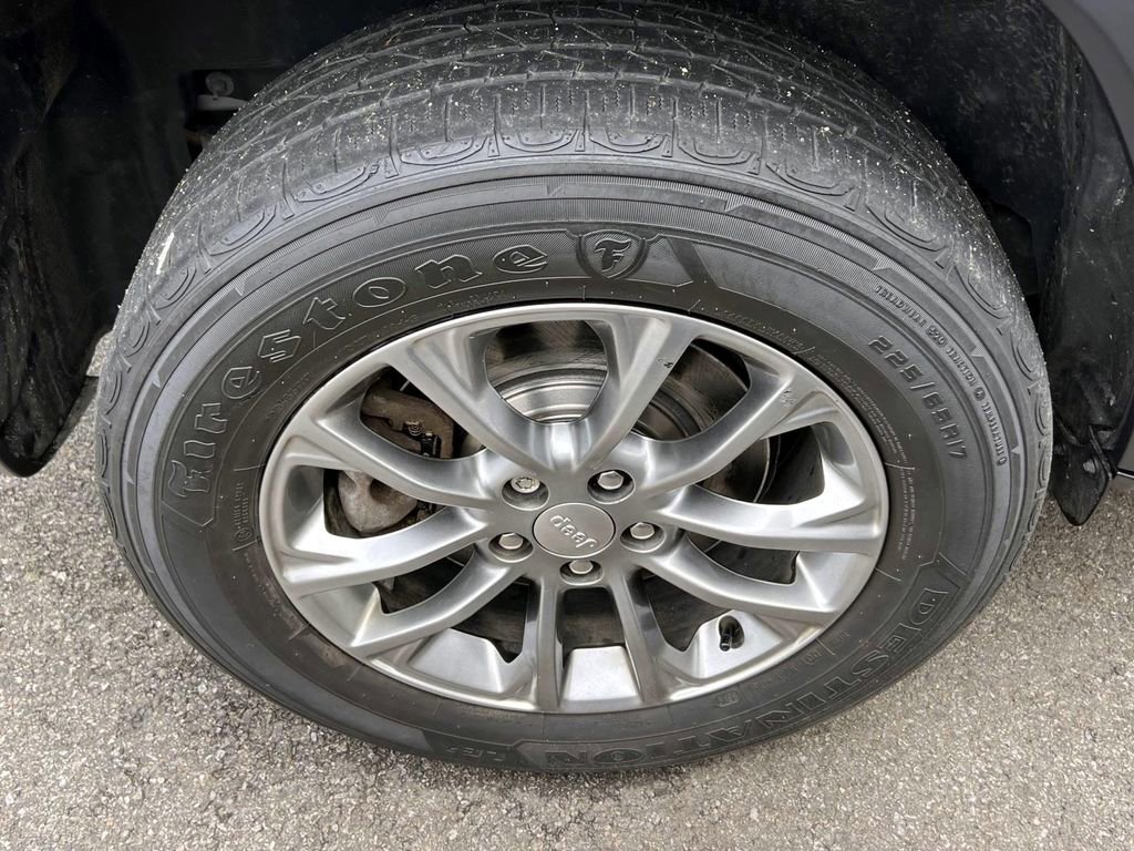 Used 2020 Jeep Cherokee Latitude Plus w/ Comfort/Convenience Group image 7