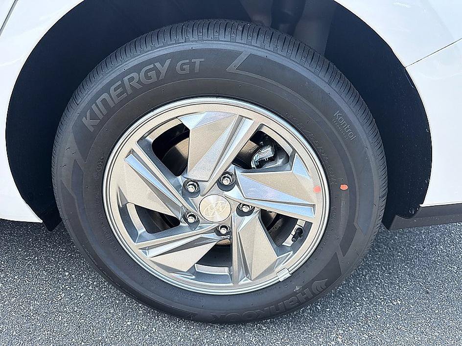 New 2026 Hyundai Elantra SE FWD image 5