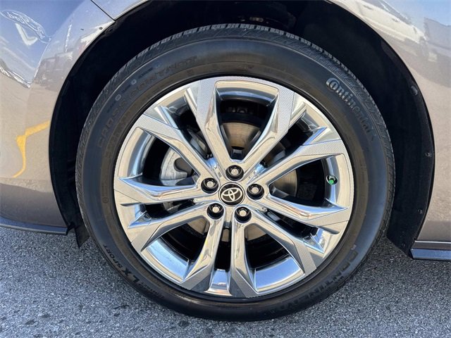 Used 2021 Toyota Sienna Platinum image 9