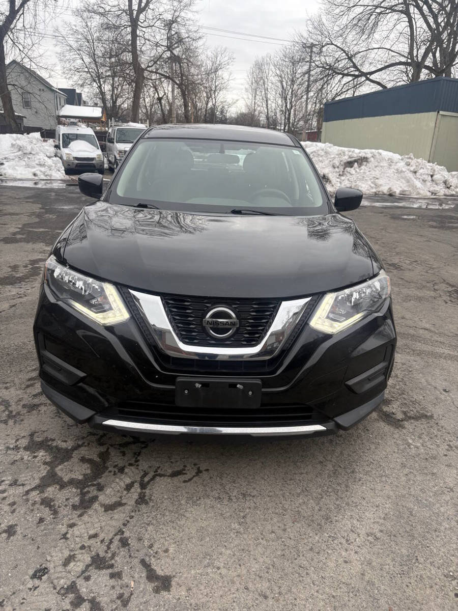 Used 2018 Nissan Rogue S image 3