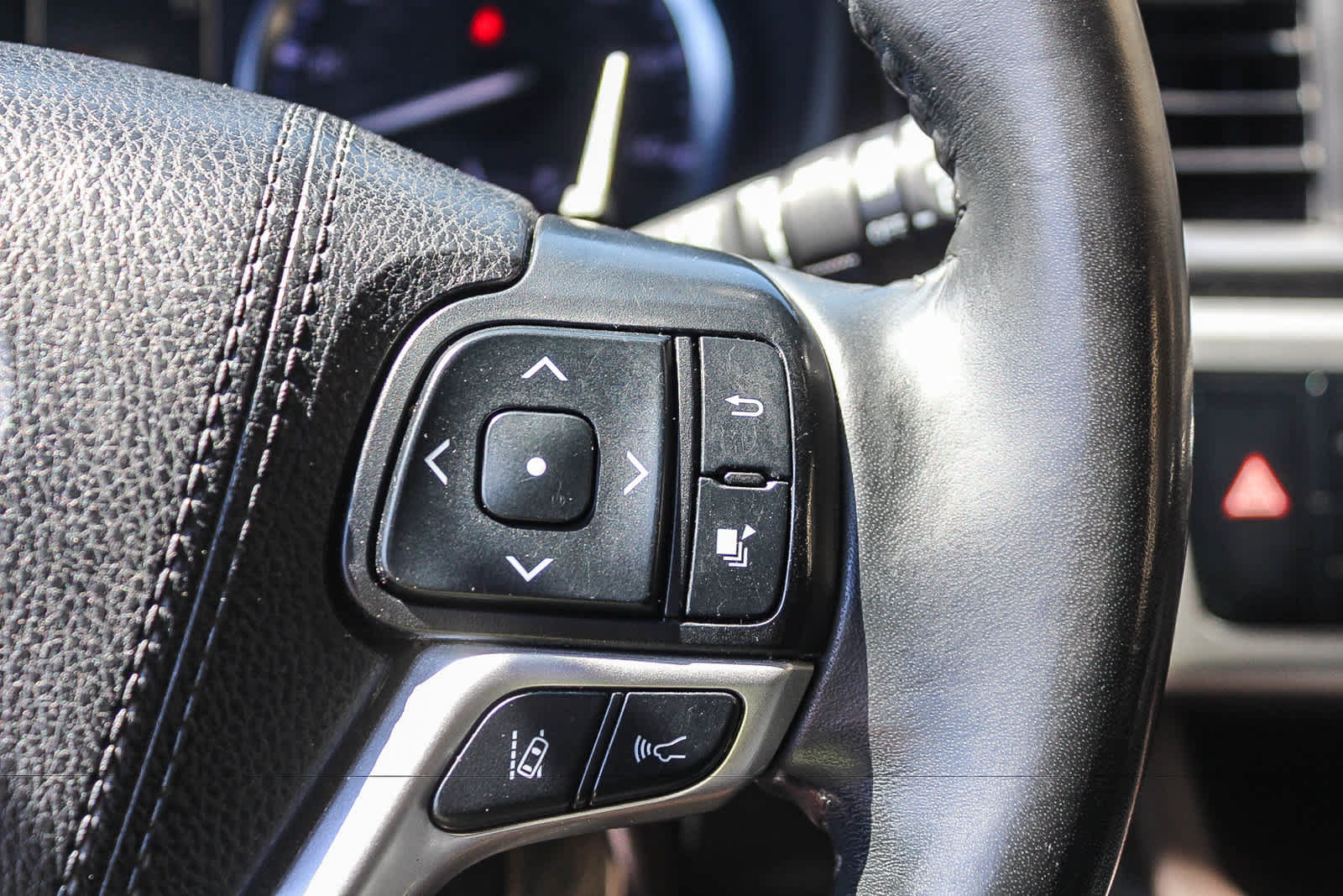 Used 2019 Toyota Highlander XLE FWD image 31
