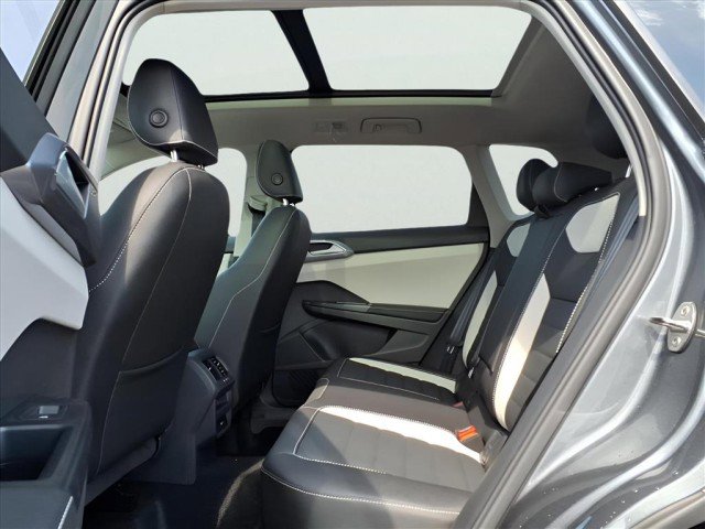 New 2025 Volkswagen Taos SEL image 13