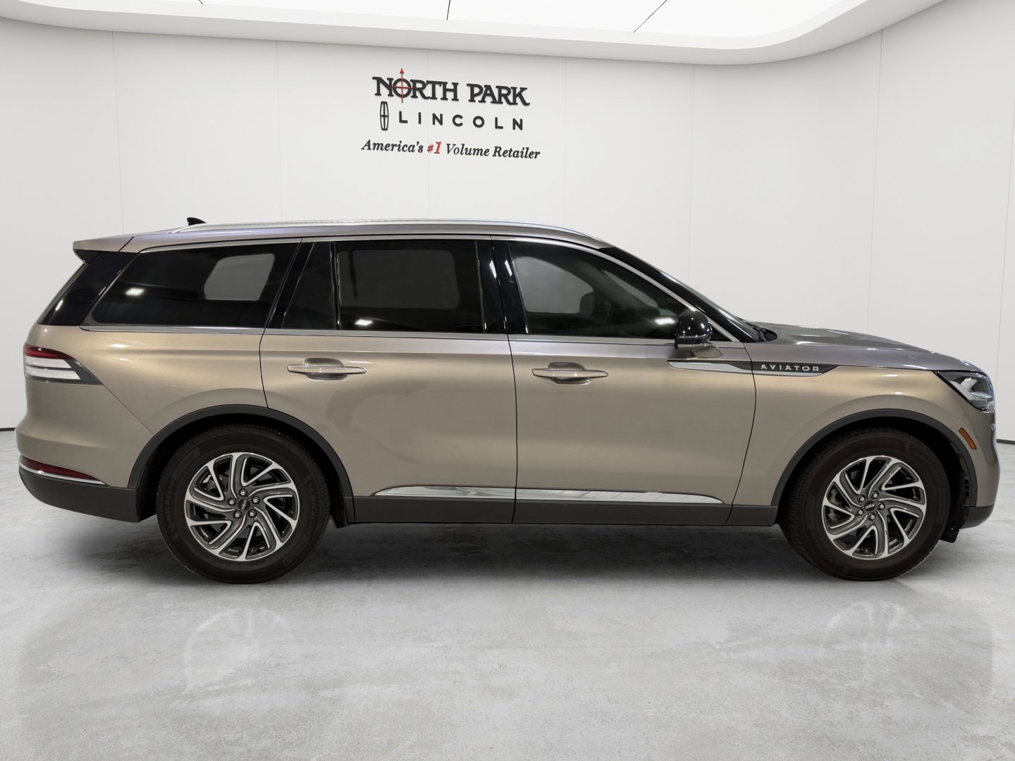 Used 2021 Lincoln Aviator 2WD image 6
