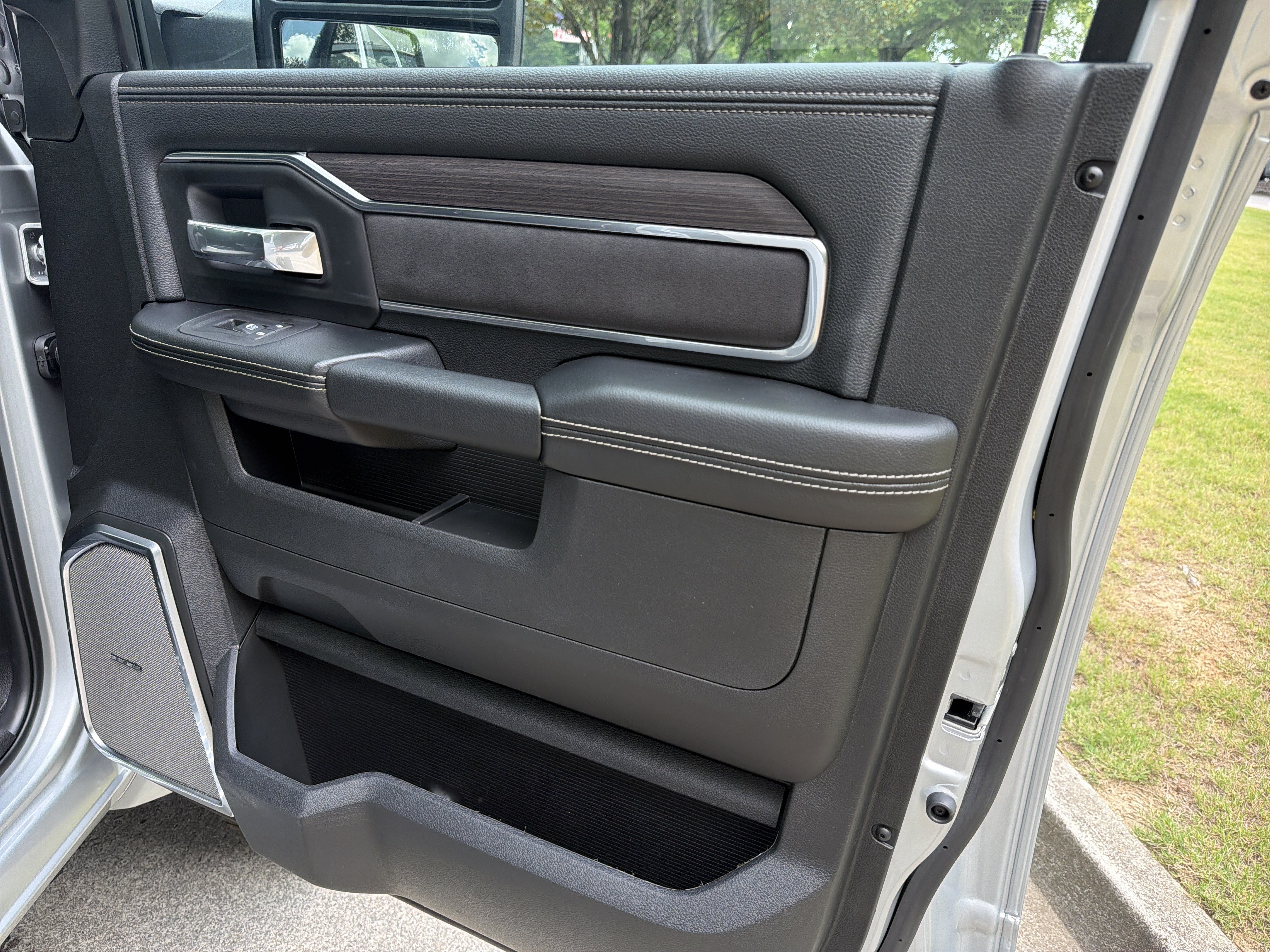 New 2026 RAM 5500 4x4 Crew Cab w/ Laramie Trim Package image 18