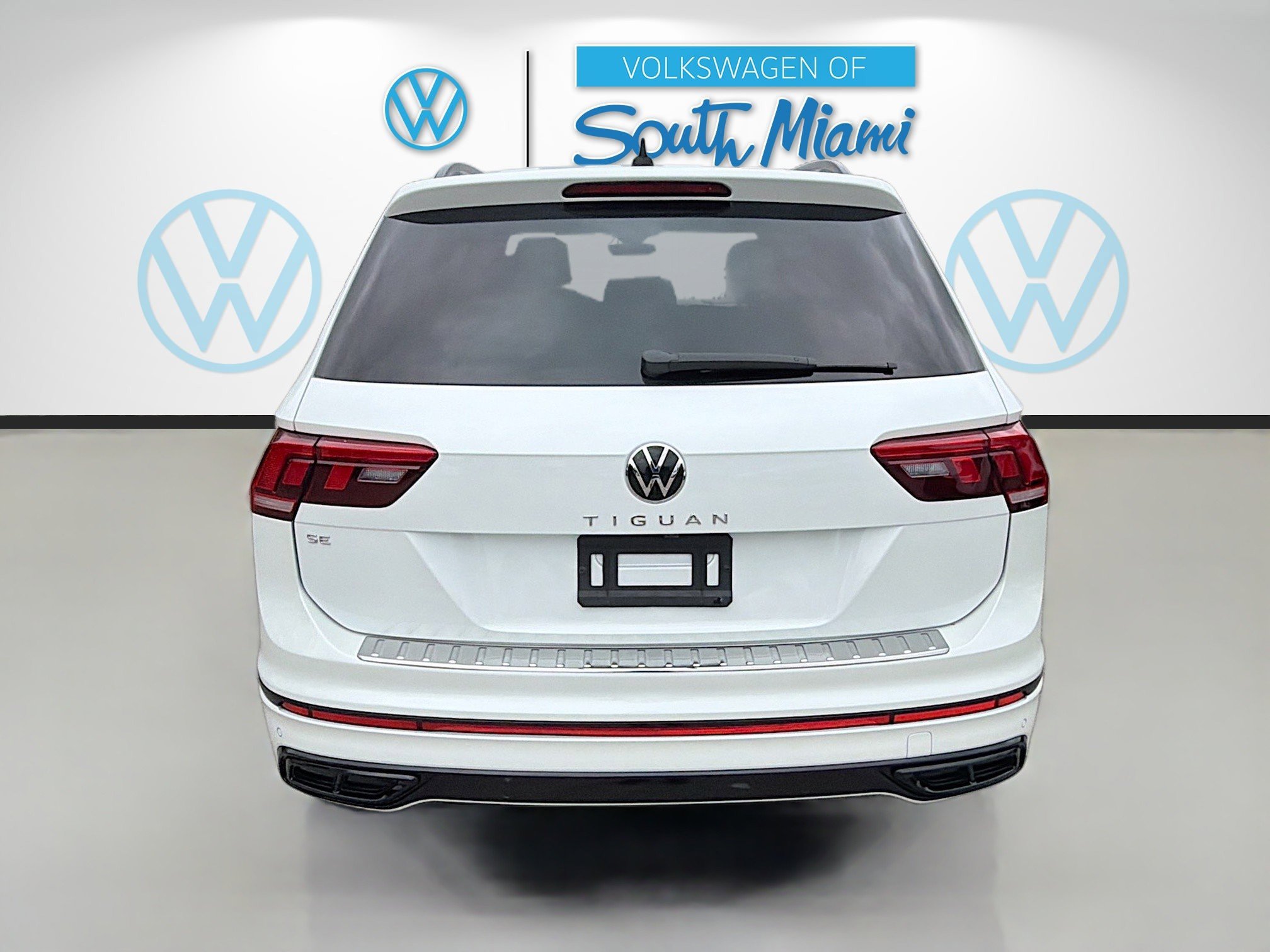 Used 2023 Volkswagen Tiguan SE R-Line image 6